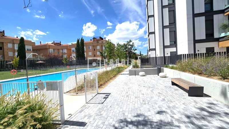 Foto 5ae2709a-4de6-40d2-9580-28df5f51cd57. Lloguer pis amb aparcament piscina a Pinar del Rey Madrid