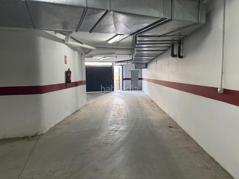 Foto f4296108-fa79-49d1-9958-719bd42d7802. Aparcament cotxe a Malahá (La)