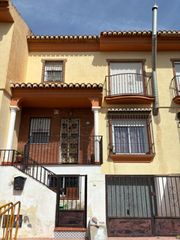 Casa a schiera  Calle granada. Casa adosada en la malaha