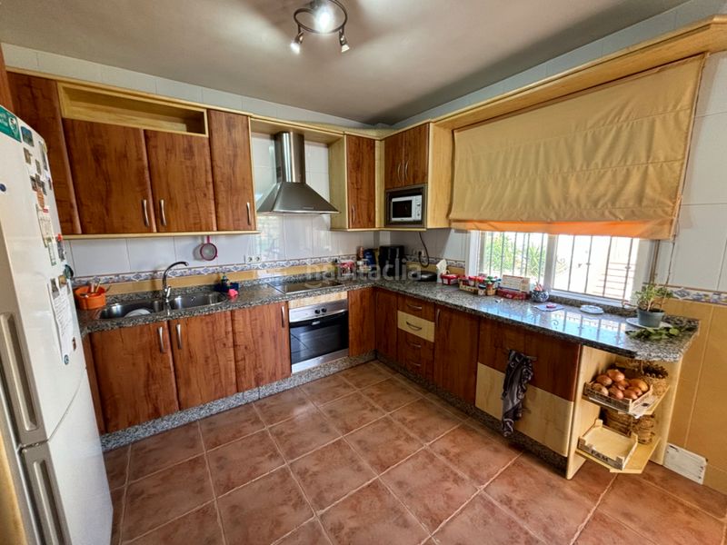 Foto 3ccffc73-36c3-43cc-b231-fd37df6a288c. Casa adossada amb xemeneia calefacció aparcament a Malahá (La)