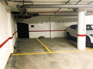 Autoparkplatz  Cala. Plaza de parking en pleno centro ciudad para coche pequeño o var