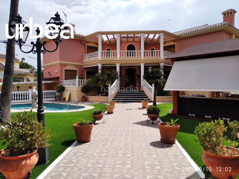 Foto cc95da1d-0617-40fc-9f4d-6877c083a3a8. Xalet amb calefacció aparcament piscina a Los Álamos Torremolinos