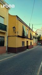 Haus  Calle carril. Casa esquina de 2 plantas con patio central en la zona de la tri