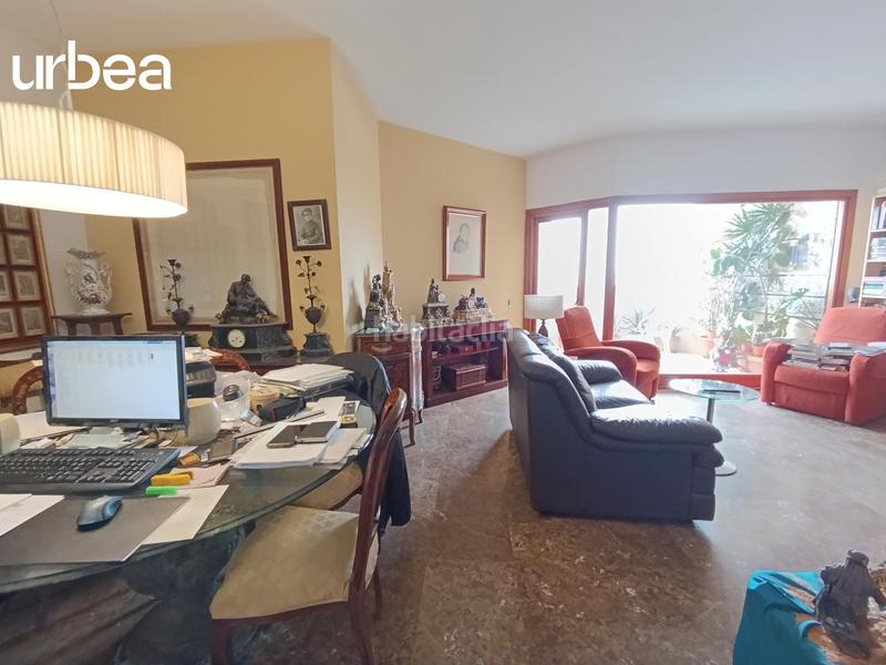 Foto b54c0157-fb9a-4d8d-8105-d7ac4fcd4ae0. Piso gran piso en zona avenida andalucia con 4 habs antes 5 en Málaga