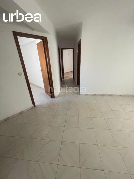 Foto 38436b6b-a90f-4e25-bc72-dbab5ac0b899. Piso estupendo pisos en planta alta en el torcal. en Málaga