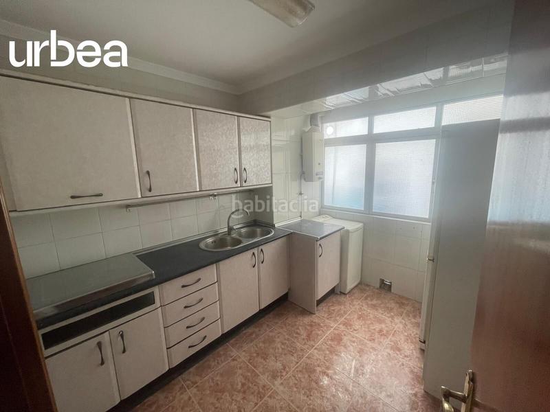 Foto 4f83e02b-c154-4a94-8461-ec54354e0759. Piso estupendo pisos en planta alta en el torcal. en Málaga