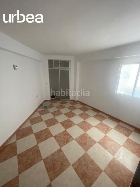 Foto 76d562a0-636c-4f90-a9a9-4bfc47b6b2e2. Piso estupendo pisos en planta alta en el torcal. en Málaga