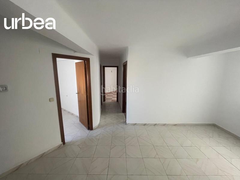 Foto 83545fcf-e916-4135-99f6-645d7881d068. Piso estupendo pisos en planta alta en el torcal. en Málaga