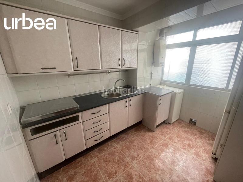 Foto 88bc8c3c-dc5f-4170-974b-443273620bbd. Piso estupendo pisos en planta alta en el torcal. en Málaga