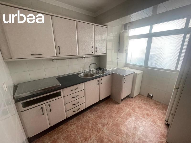 Foto a505ffe4-934c-43ef-b728-233bec243387. Piso estupendo pisos en planta alta en el torcal. en Málaga