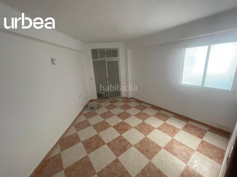 Foto a5ee1fd2-01b4-463f-a40f-30023c5323b6. Piso estupendo pisos en planta alta en el torcal. en Málaga