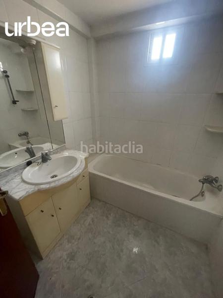 Foto b3e8f633-7ea2-47a9-8138-85538914568c. Piso estupendo pisos en planta alta en el torcal. en Málaga