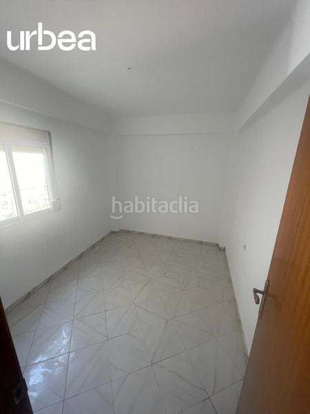 Foto c0b5f981-9531-4787-8ed2-448b19c72556. Piso estupendo pisos en planta alta en el torcal. en Málaga