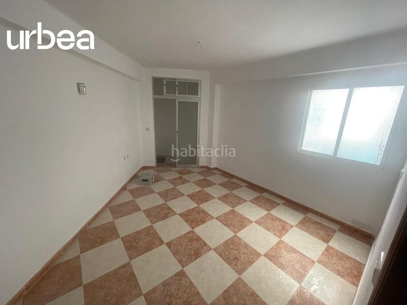 Foto c7ec87fe-28f2-41a1-bf3f-17314601fa47. Piso estupendo pisos en planta alta en el torcal. en Málaga