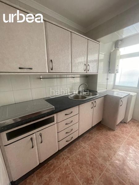 Foto e493a0e7-16d9-4e7d-bf7a-41b9264dae4f. Piso estupendo pisos en planta alta en el torcal. en Málaga