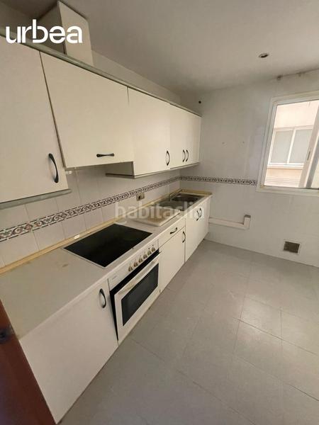 Foto 478f20b7-48ef-45d4-9b67-f1573bd6092e. Piso vivienda a tan solo 200 metros de la playa en urbanizacion con piscina comunitaria en Málaga
