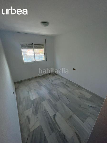 Foto 5a5e18b8-05bb-492f-ba19-1e3e6ddb40e4. Piso vivienda a tan solo 200 metros de la playa en urbanizacion con piscina comunitaria en Málaga