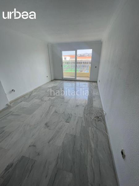 Foto dee11e9c-58ae-4edb-b918-81cf0eebdb8b. Piso vivienda a tan solo 200 metros de la playa en urbanizacion con piscina comunitaria en Málaga