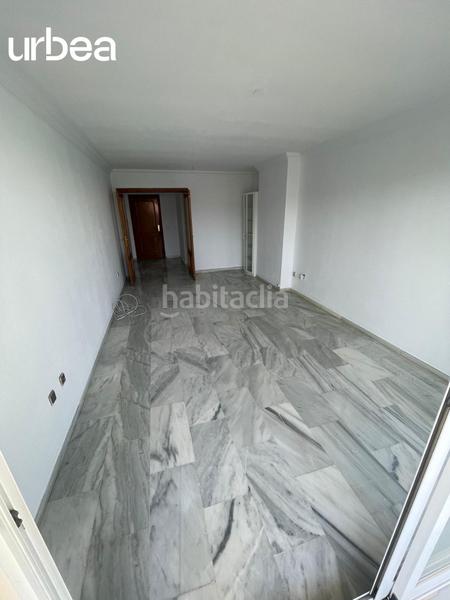 Foto e6ddc180-b98d-4ffd-a774-aeaf2192bd25. Piso vivienda a tan solo 200 metros de la playa en urbanizacion con piscina comunitaria en Málaga