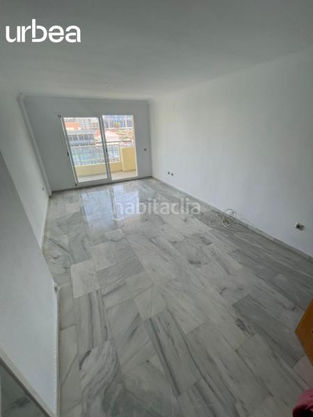 Foto eee898e8-571d-4090-819d-37ac601e27c0. Piso vivienda a tan solo 200 metros de la playa en urbanizacion con piscina comunitaria en Málaga