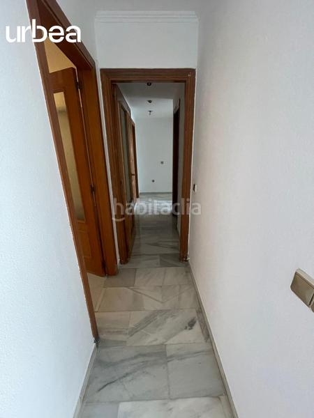 Foto f54d136e-3e65-4e21-87df-1f655bb4a70b. Piso vivienda a tan solo 200 metros de la playa en urbanizacion con piscina comunitaria en Málaga