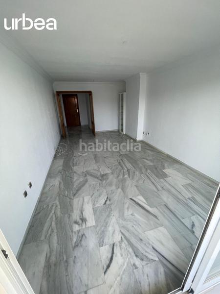 Foto fc86182c-5f36-44db-b4ee-693f0b5bf8dd. Piso vivienda a tan solo 200 metros de la playa en urbanizacion con piscina comunitaria en Málaga