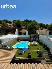 Casa aparellada a Distrito Zeta - Recinto Ferial Cortijo de Torres. Exclusivo pareado en la urbanización arenal 2000, málaga