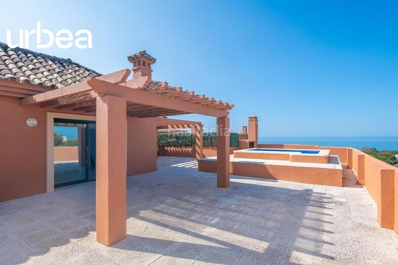 Foto 433c5e82-ba6f-4c58-b0f9-dd24fa8e462b. Àtic amb piscina a Cabopino - Artola Marbella