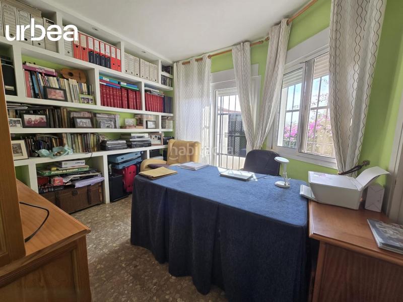 Foto f40e3d4d-811a-4e4f-8924-7160b7843845. Chalet mit parking pool in Torremuelle Benalmádena