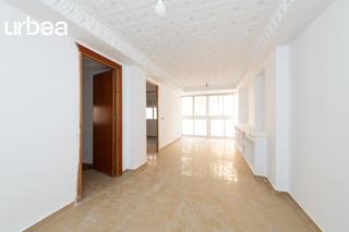 Appartement  Ntra sra de las guias. Piso a reformar en la zona de ciudad jardin ahora 2 dormitorios