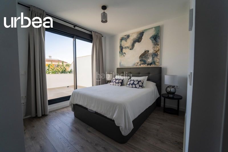 Foto a23b8ebd-01d1-4f28-bb86-465f212b5db7. Casa adossada amb aparcament a Cancelada Estepona