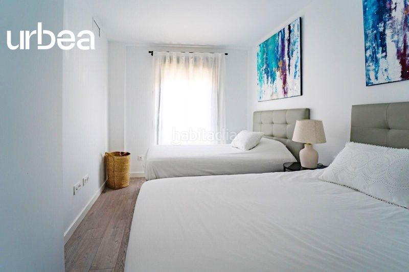 Foto f80404f8-1b41-4b47-bf6f-2dea7020cbf2. Casa adossada amb aparcament a Cancelada Estepona