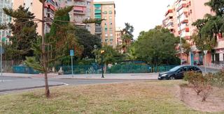 Location Local commercial  Avenida avda carlos haya. Local comercial de gran dimensión en avda carlos haya