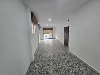 Lloguer Local Comercial a La Florida - Parque Norte. En el mejor sitio local con amplio escaparate en zona cercana al