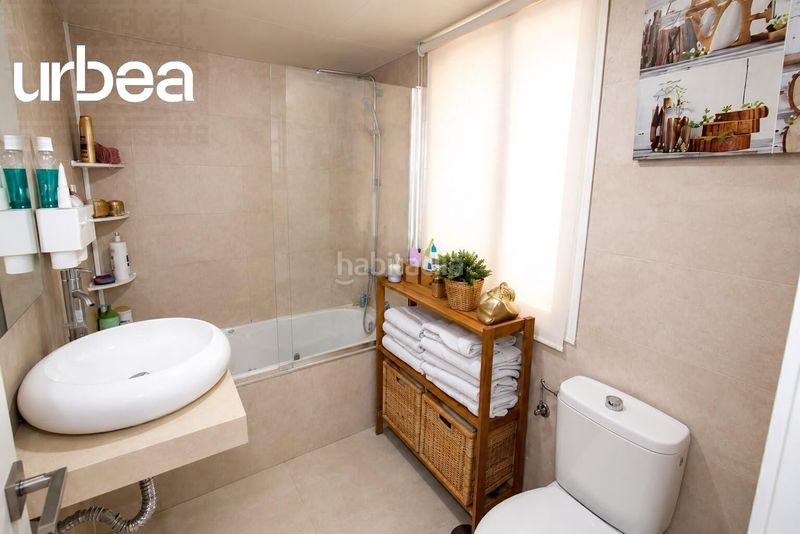 Foto 25a8898f-c639-4bcc-bab9-55e6a0e6aa91. Casa aparellada amb aparcament piscina a Campanillas Málaga