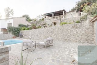 House  De modolell. Casa independiente reformada con jardín y piscina