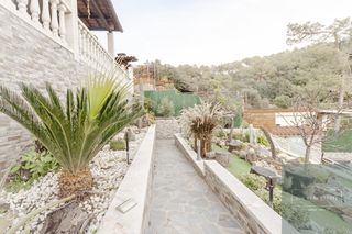 Haus  De modolell. Casa independiente reformada con jardín y piscina