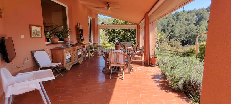 Foto f967ab3b-3b74-4a57-b9f3-dc24a5c8f143. Maison avec cheminée chauffage parking piscine dans Cervelló