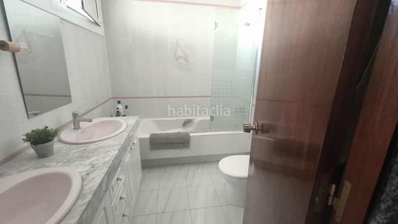 Foto b84a8a57-fff2-4c94-b81c-f6b5e667d9ec. Casa adossada amb calefacció aparcament a Cervelló