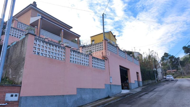 Foto 95d8178e-6db8-47a3-a9bf-8f1ea688d0c6. House with parking in Cervelló