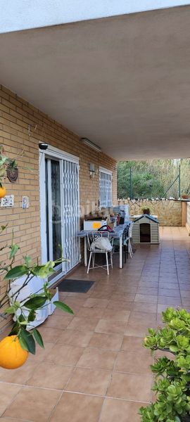 Foto b2db4a95-fc61-4442-8515-8d7871e1d910. House with parking in Cervelló