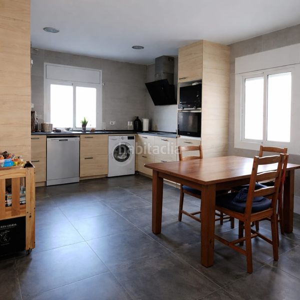Foto 427e6005-1f7f-4bd3-aac1-d2e140c8a0e3. Casa amb xemeneia calefacció aparcament a Cervelló