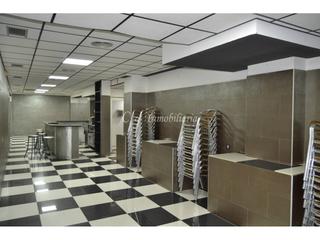 Local Comercial a Avenida de Abril-9 de Octubre. Local en venta en centre