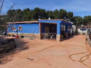 Xalet a Doctor Palos - Alto Palancia. Chalet independiente con 3.800 m de parcela, piscina y huerto de
