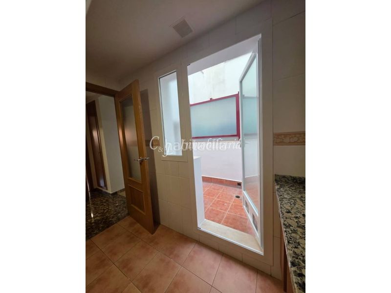 Foto 74aff73b-8786-459b-b1cd-4314cdd5fc66. Casa amb aparcament piscina a Avenida de Abril-9 de Octubre Sagunt