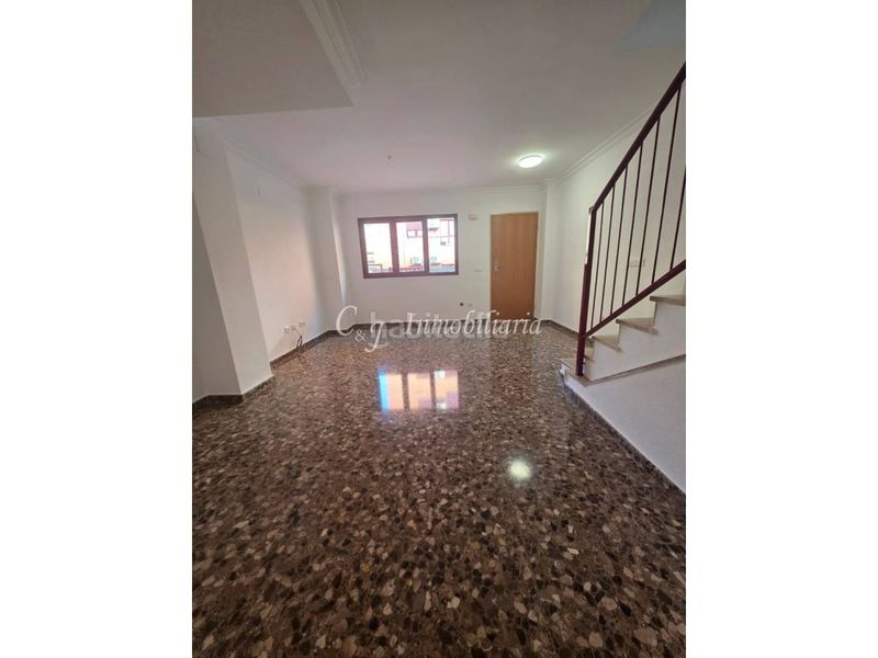 Foto 7a9e443d-268d-4cc4-9ff0-778ebd5100b6. Casa amb aparcament piscina a Avenida de Abril-9 de Octubre Sagunt