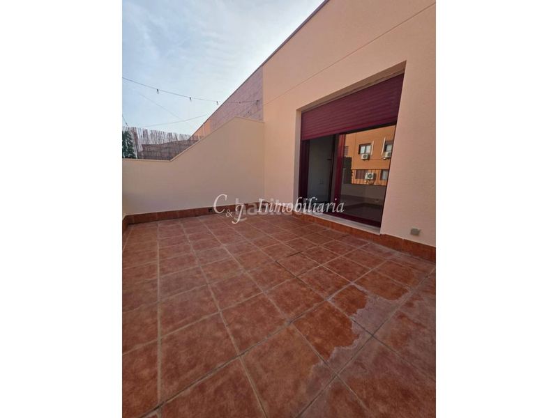 Foto 95e891d7-963f-43f5-a2ef-4e64dd651fbf. Casa amb aparcament piscina a Avenida de Abril-9 de Octubre Sagunt