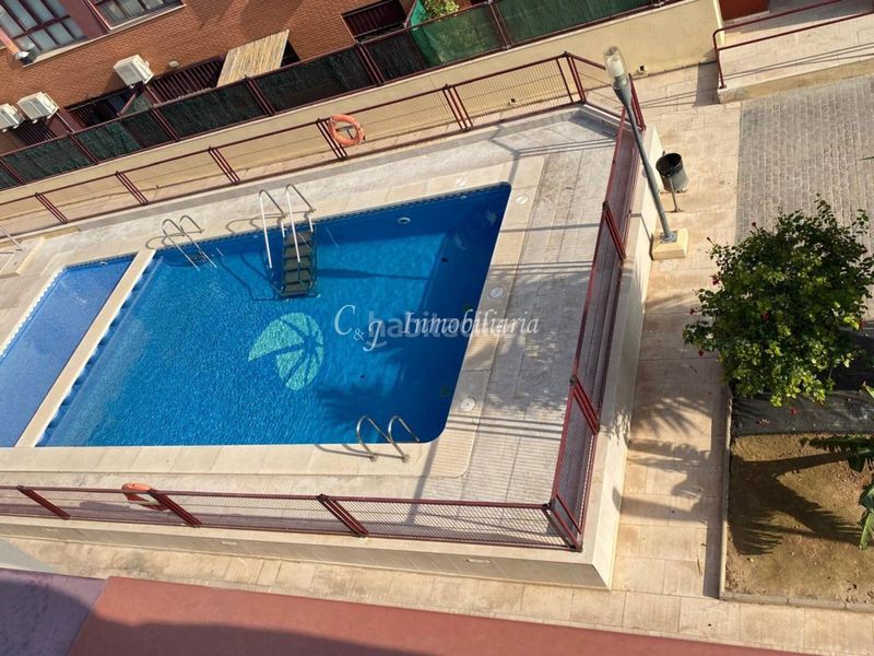 Foto 9fbc0736-5ccc-4ea6-af51-b3e94108e661. Casa amb aparcament piscina a Avenida de Abril-9 de Octubre Sagunt