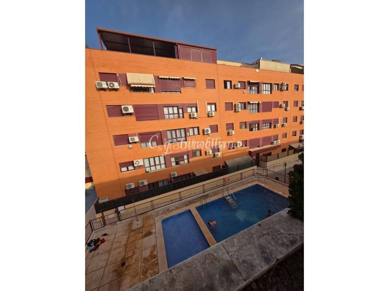 Foto bd276dc4-3ce5-47f6-bb1e-c4aaee93aa45. Casa amb aparcament piscina a Avenida de Abril-9 de Octubre Sagunt