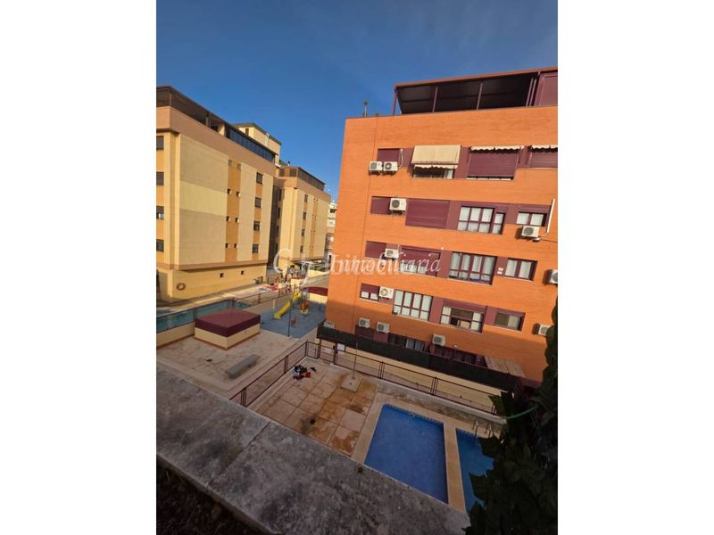 Foto cc3495a7-aa02-4ab4-af9b-86537d35157e. Casa amb aparcament piscina a Avenida de Abril-9 de Octubre Sagunt